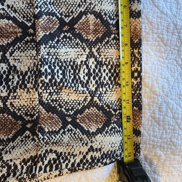 Skirt length skirt 39” waist 28 size large/medium - Picture 6 of 6